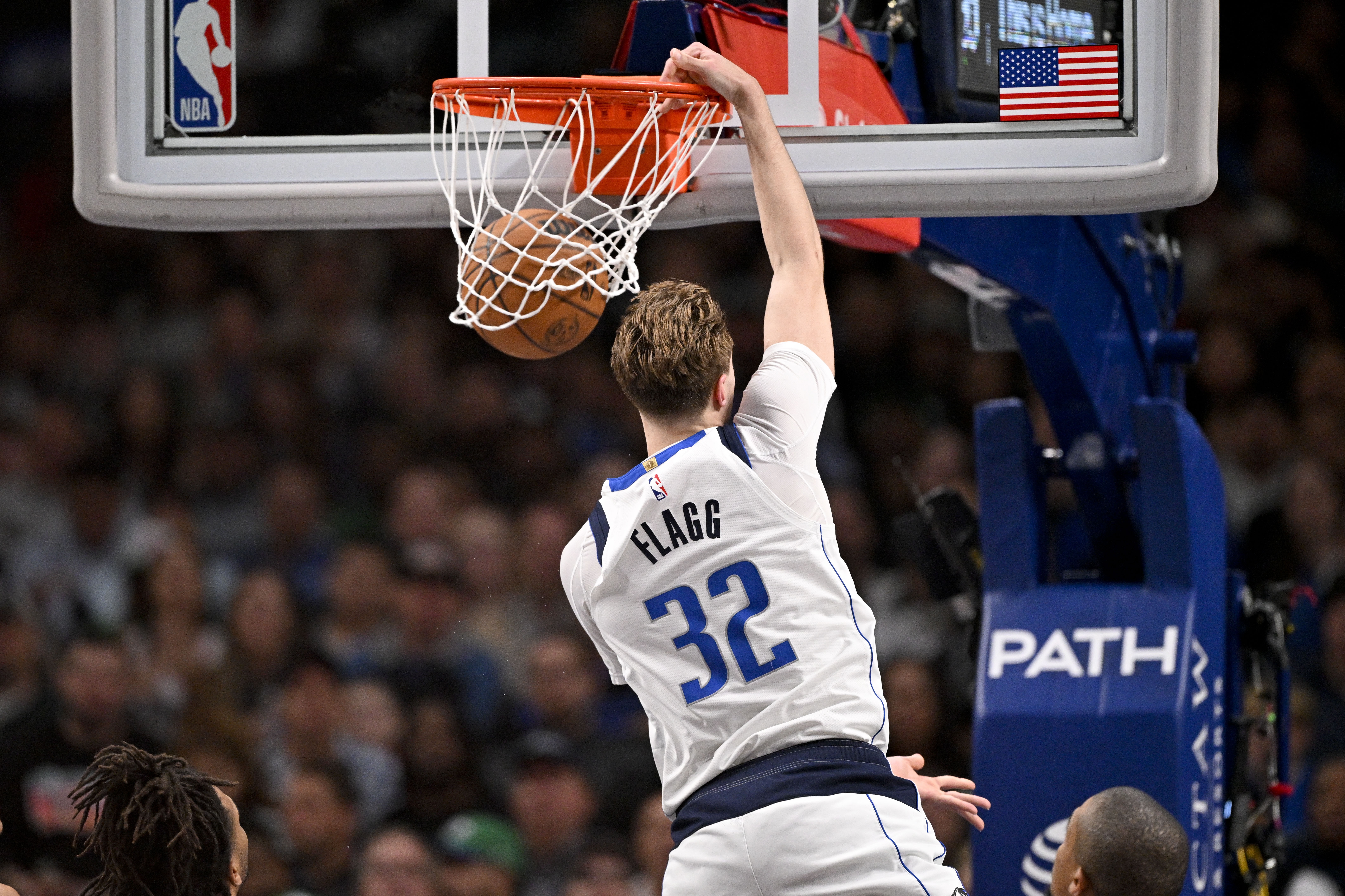 APP下载-弗拉格年度最佳新秀？华盛顿：这无需多言 他的表现实在难得一见