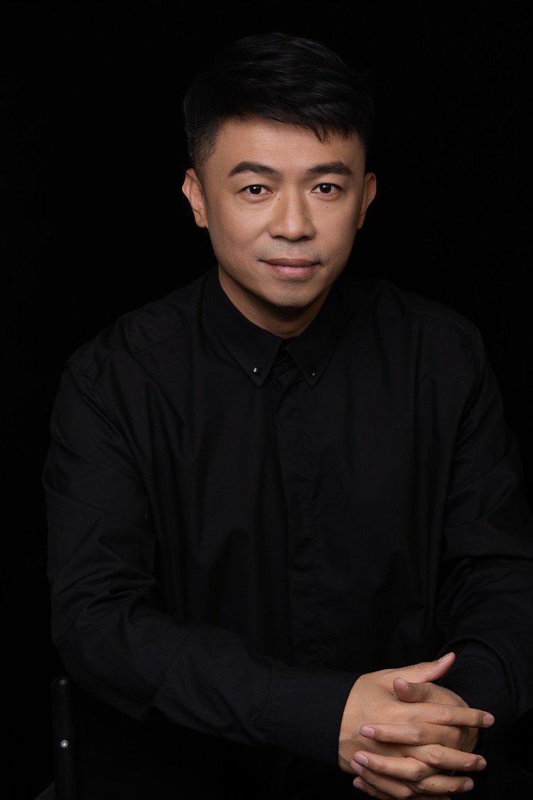 APP下载-“渝超”冠军奖杯揭秘：高50厘米，包含黄葛树、长江索道等元素